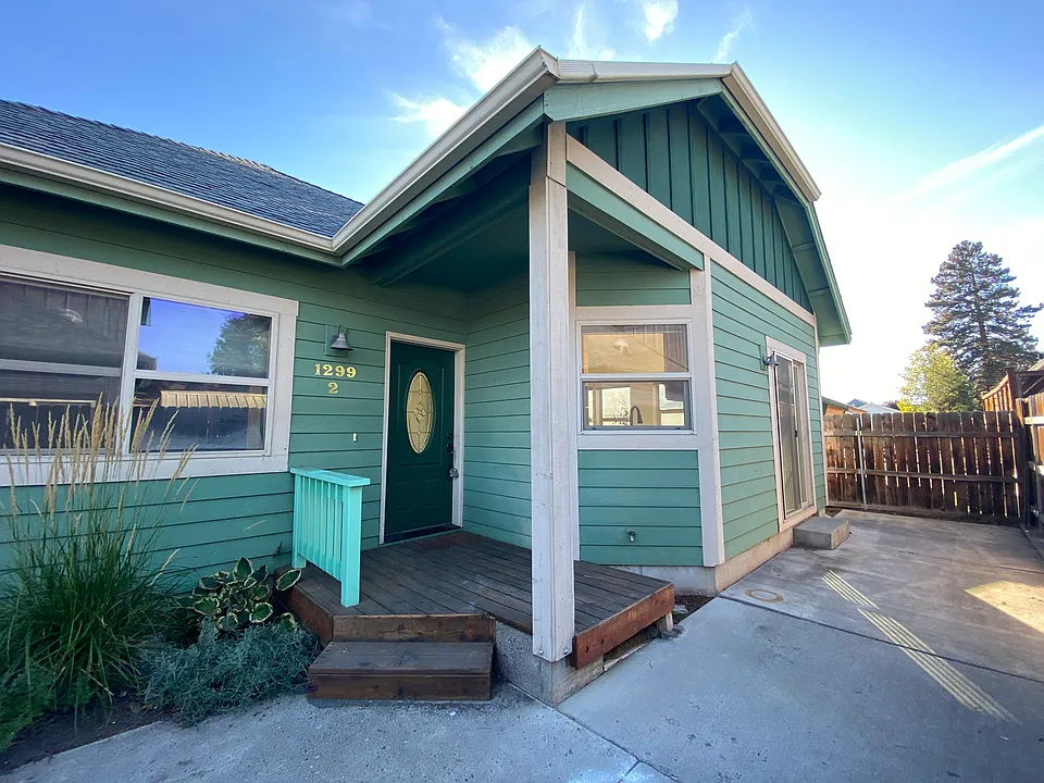 1299 SW Tanner Ct #2