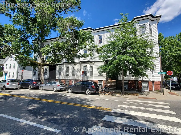 223 Broadway — Photo 8
