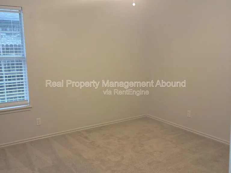 3208 N 8th Pl — Photo 6