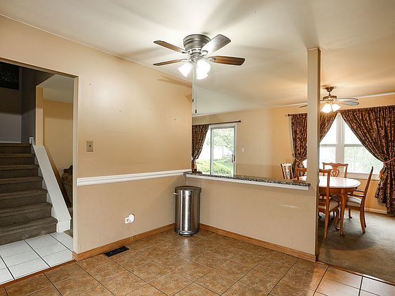5th image of 16424 Oxford Dr