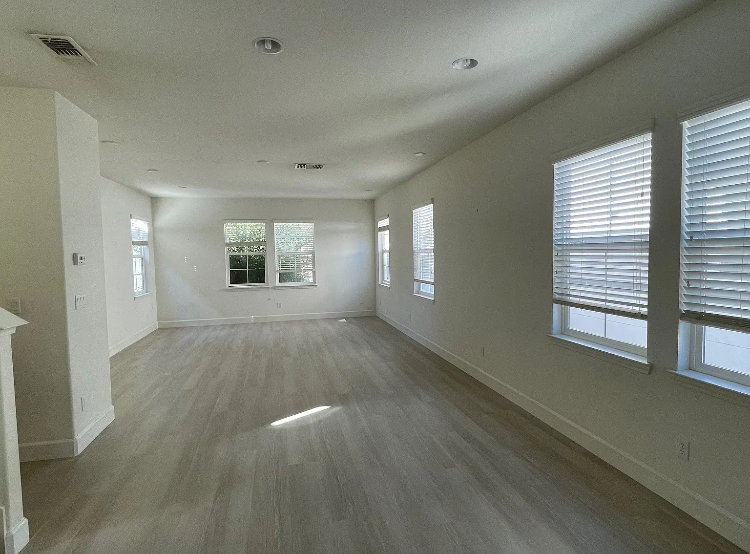 3 bed, 3.5 bath, 1820 sqft, $3,850 — Photo 2