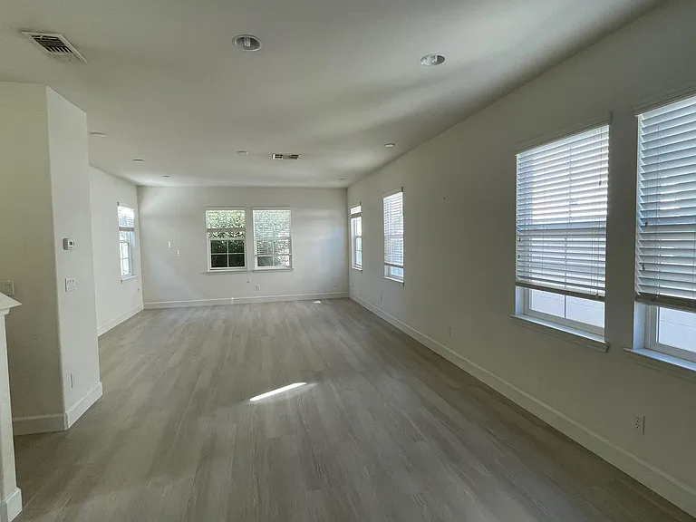 2939 Kobio Dr — Photo 2