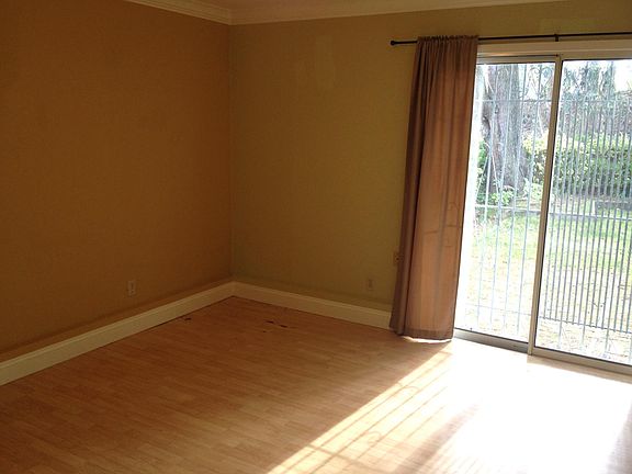 2nd image of 43 Margate St