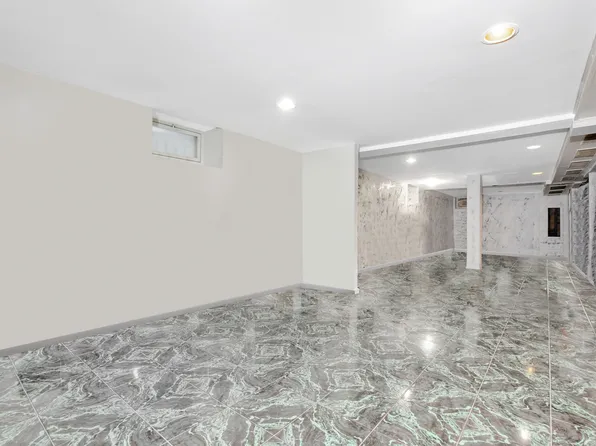 6018 Bleecker Street image 23 of 26