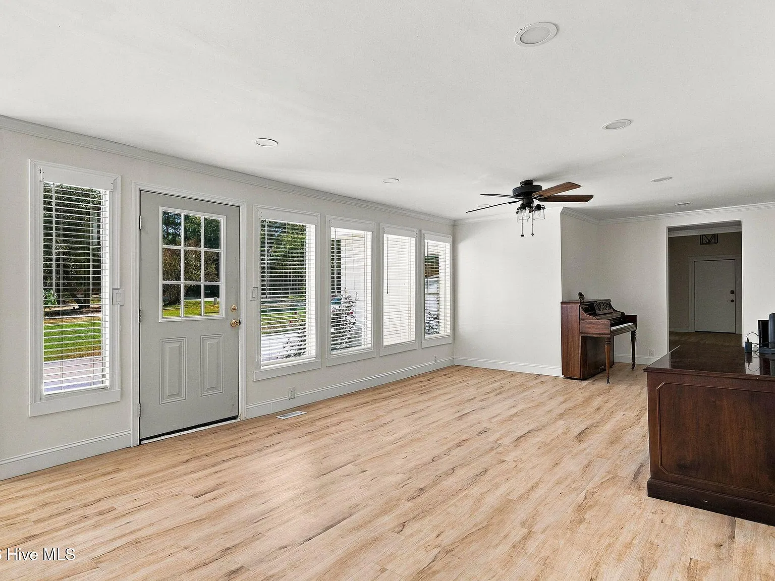 4 bed, 2.0 bath, 2226 sqft, $2,000 — Photo 3
