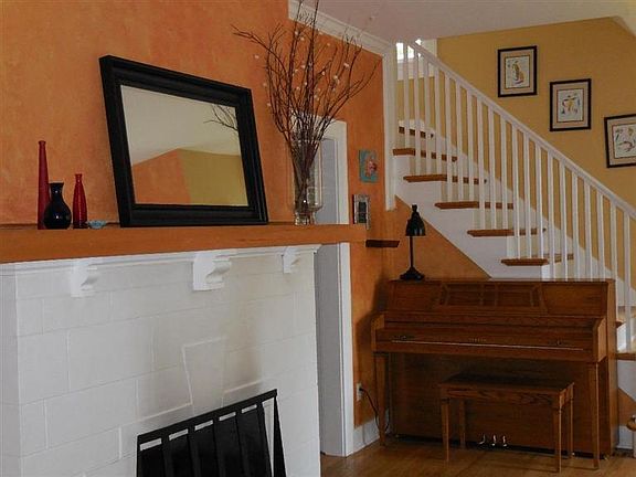 3rd image of 357 Wiltshire Blvd