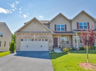 9668 Crescent Ln, Breinigsville, PA 18031