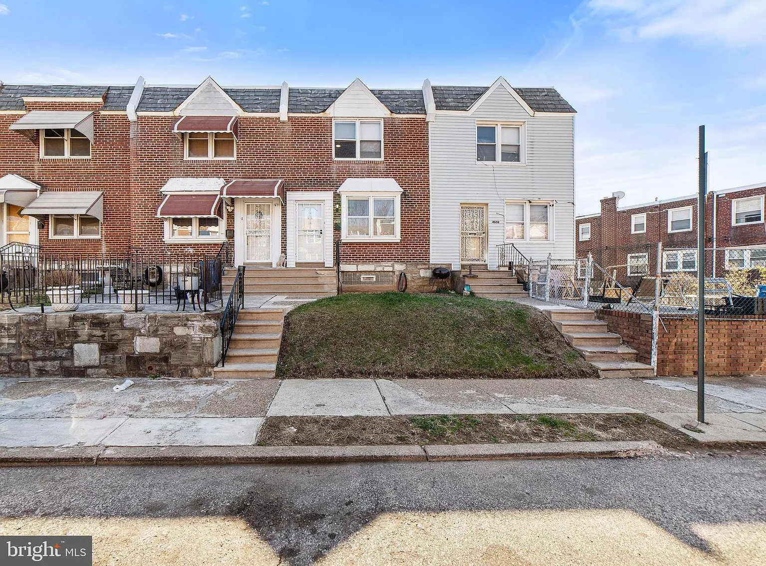 4611 Weymouth St photo 1