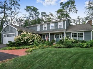 16 E Sheridan Rd, Lake Bluff, IL 60044