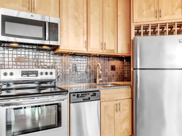 200 East 61st Street image 4 of 8