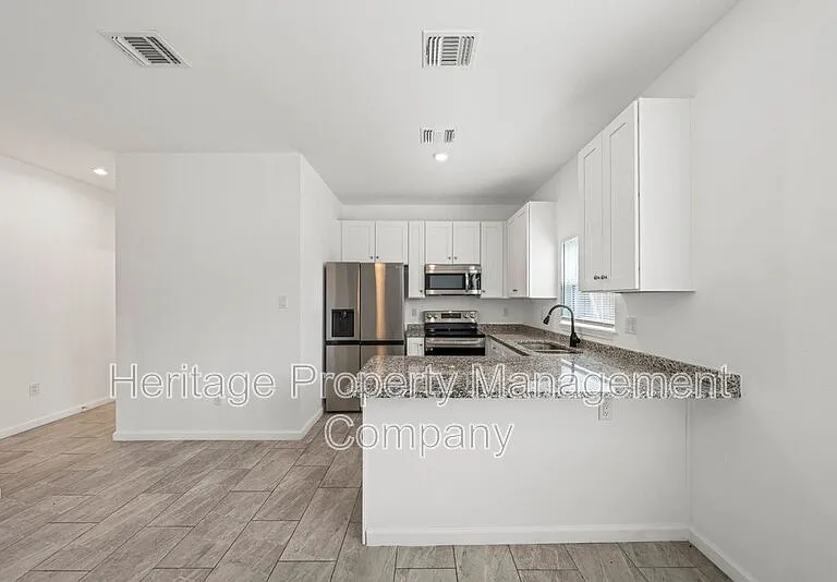 323 Gabriel #1-unit 201 — Photo 9