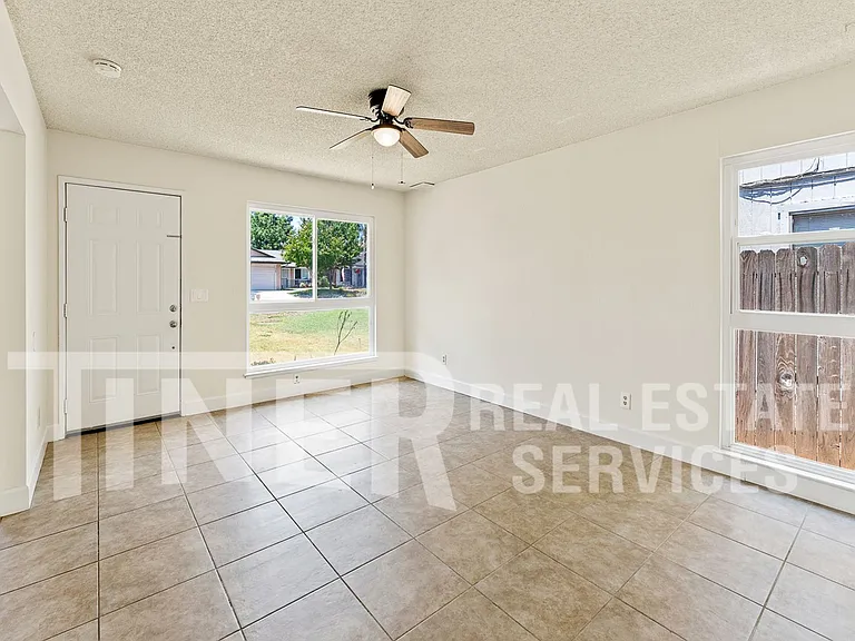 9586 Meadowgreen Cir — Photo 7