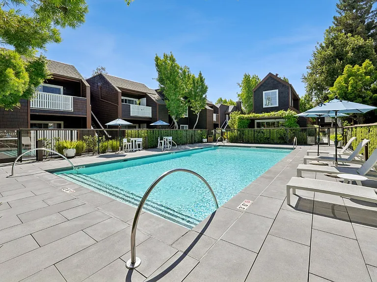 Grove Apartments — Photo 14