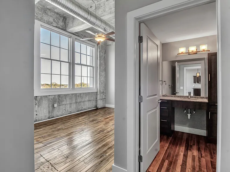Crescendo Loft Apartments — Photo 40