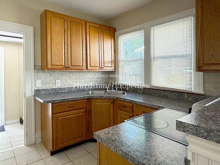 4718 Ramona Blvd — Photo 10