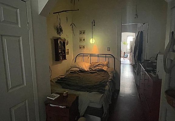 5th image of 386 Harman St APT 1R