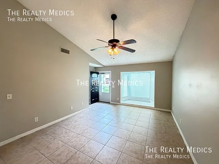 1663 Palm Leaf Dr — Photo 5