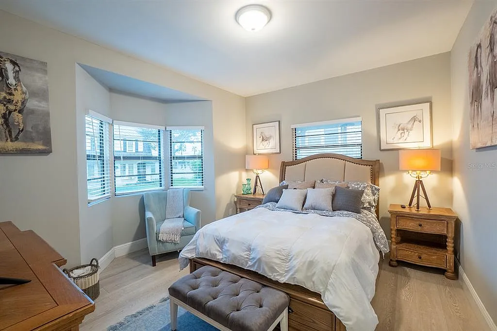 3 bed, 1.0 bath, 1099 sqft, $2,250 — Photo 2