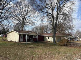 1219 S Boch St, Taylorville, IL 62568