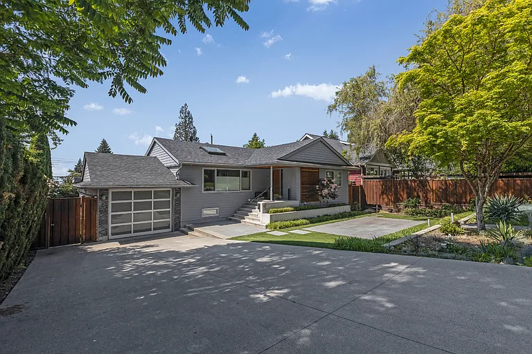 667 Kerry Pl #1A