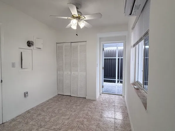 911 NW 30th Pl, Miami, FL