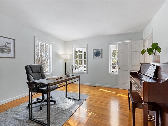 5th image of 309 Reservoir Rd