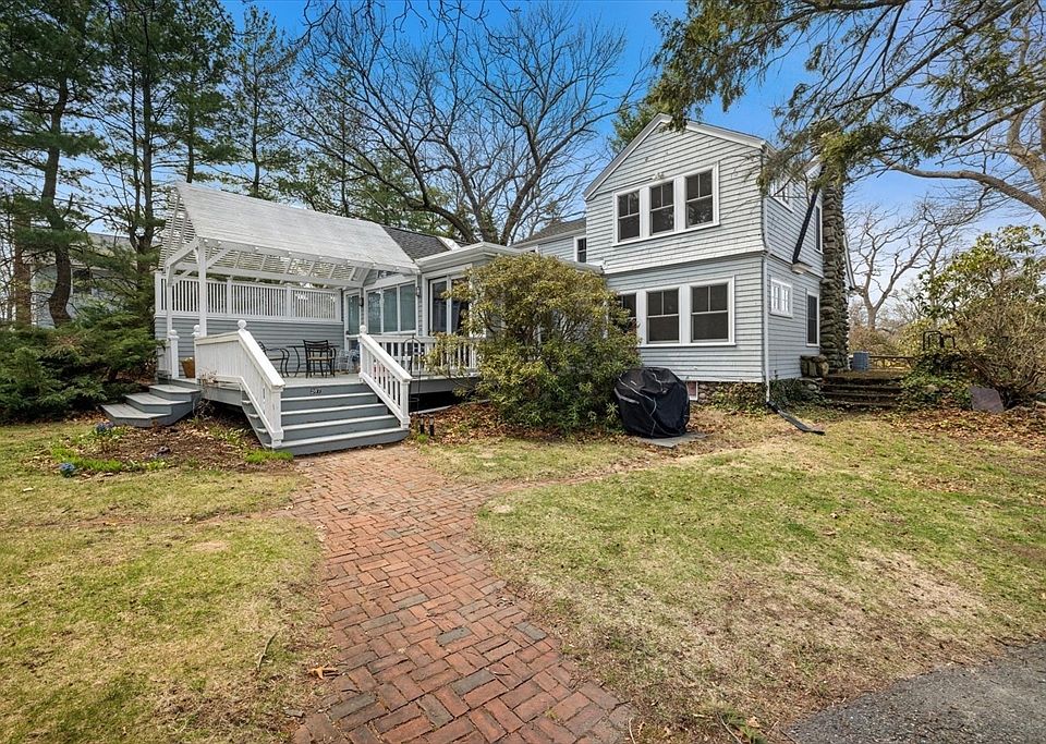 1st image of 207 Pleasant St