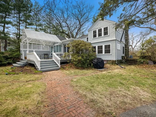 207 Pleasant St, Milton, MA 02186