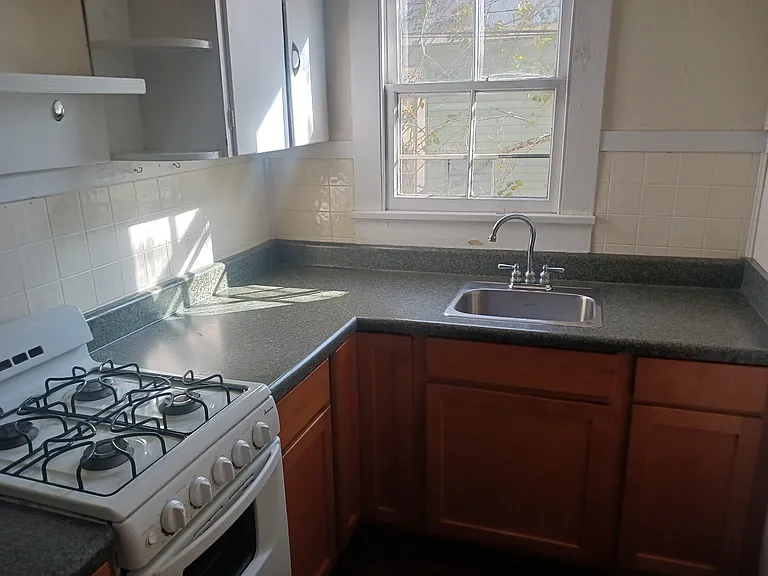 105 W Church St #5 — Photo 3