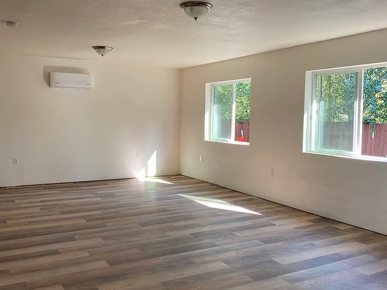 671 NE Sherwood Way #1 — Photo 4