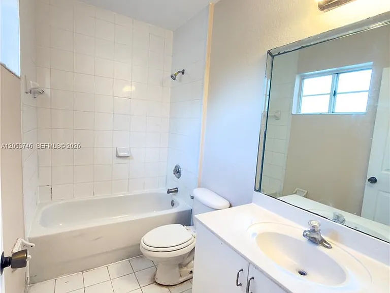 646 SW 7th Ter — Photo 10