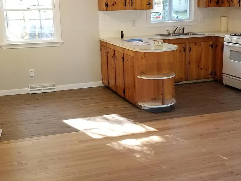 85 Castlewood Cir — Photo 13