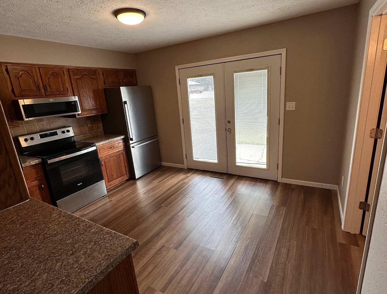 3 bed, 1.5 bath, $1,100 — Photo 2