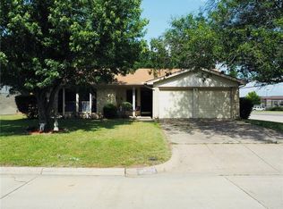 2613 Fall Dr, Grand Prairie, TX 75052