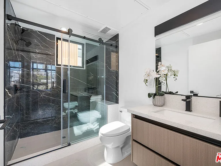 1016 N Martel Ave #Townhouse 108 — Photo 16