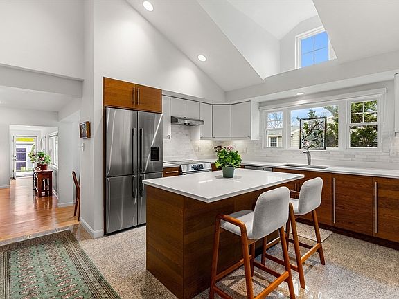 3rd image of 11 Ridge St