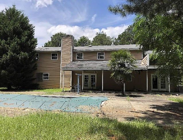 2nd image of 730 Roswell Lee Rd