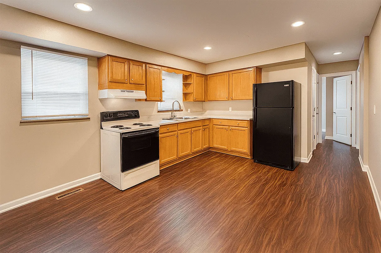 2 bed, 925 sqft, $895 — Photo 2