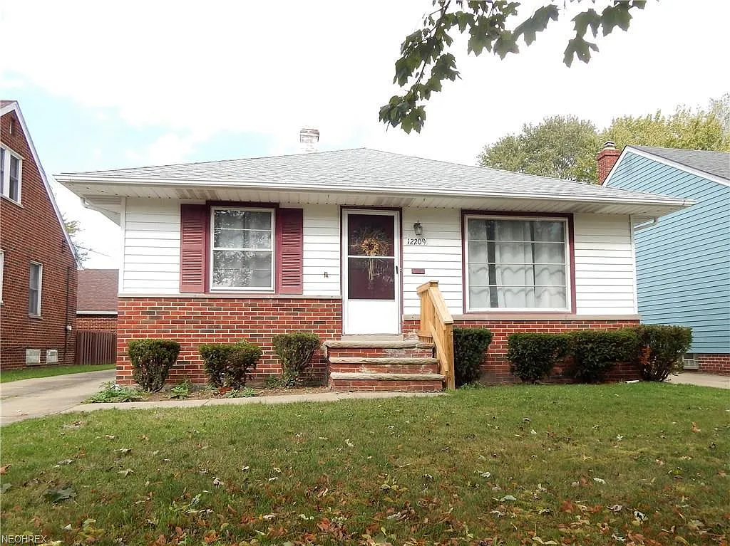 12209 Willard Ave photo 1