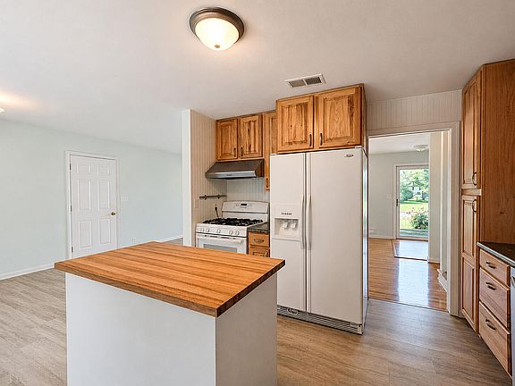 3rd image of 2221 Clark Ave