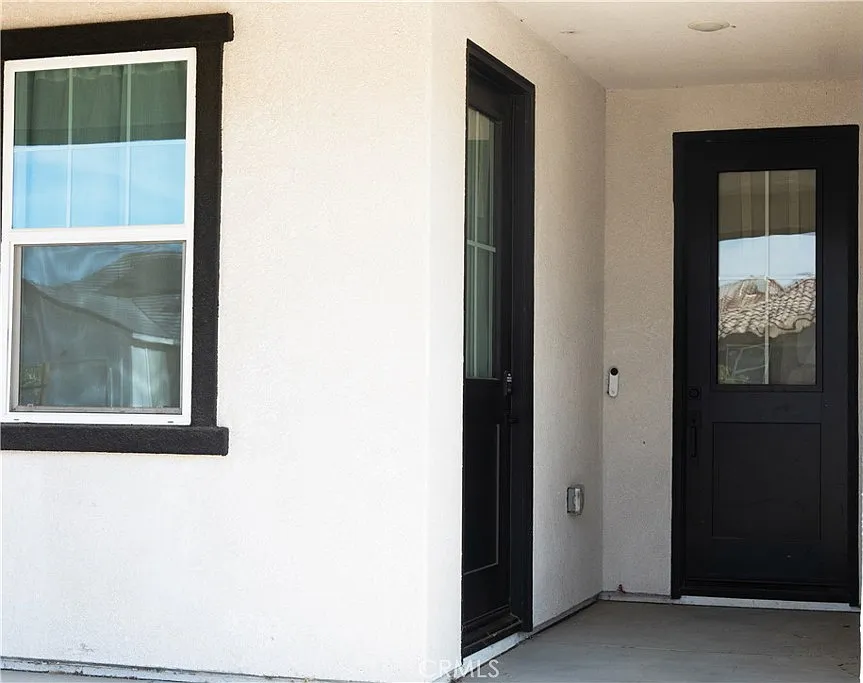 4 bed, 2406 sqft, $4,600 — Photo 2