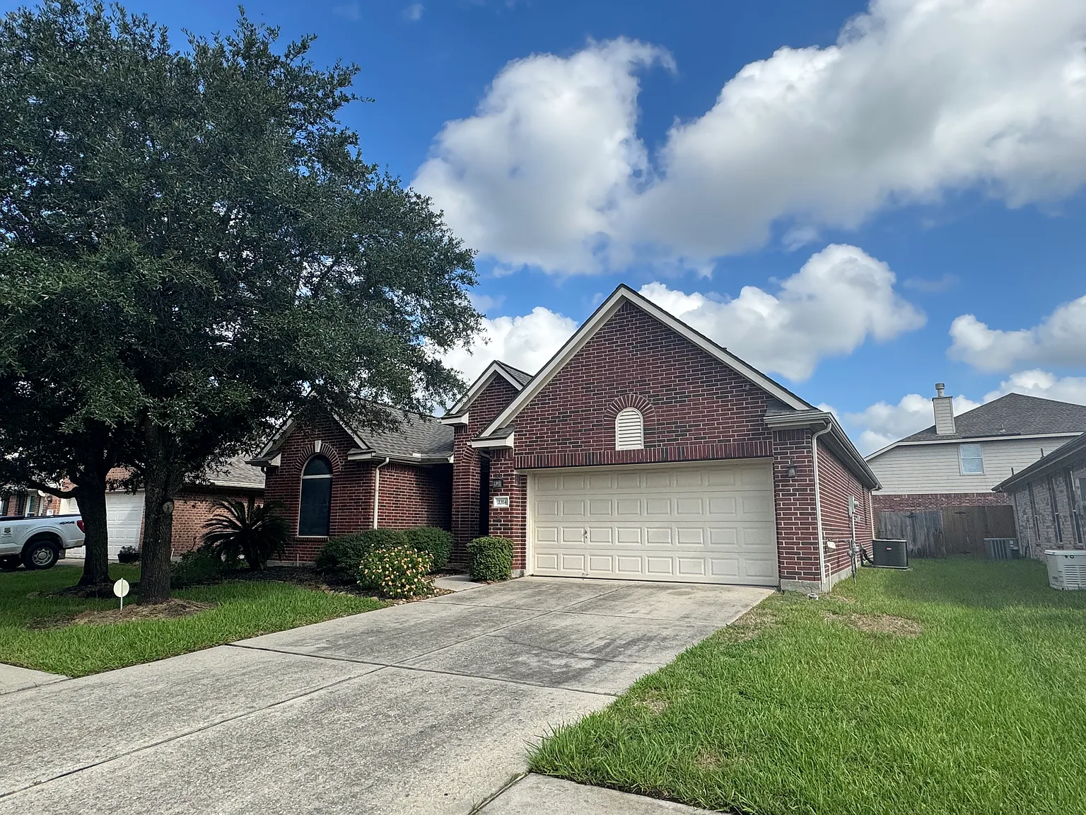 3 bed, 1949 sqft, $2,300 — Photo 1