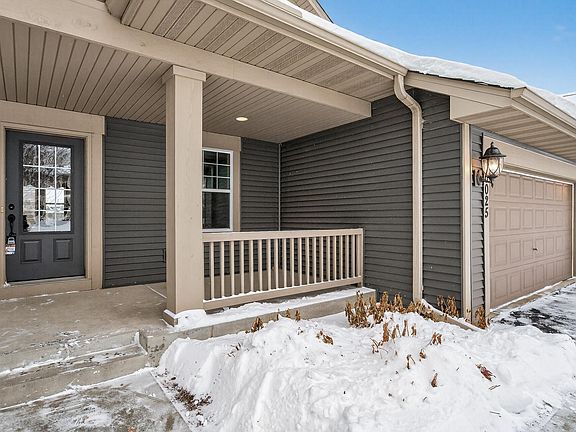 4th image of 10025 Toledo Dr N