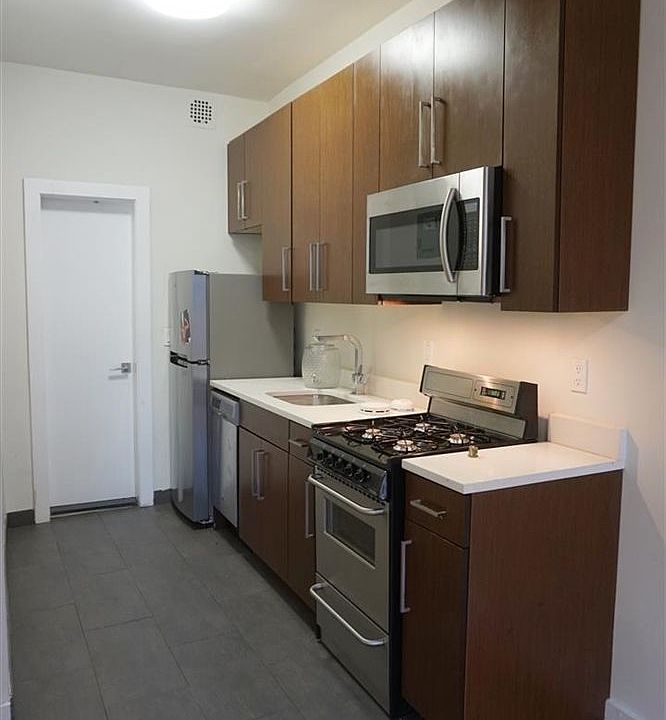 2nd image of 302 E 83rd St APT 1A