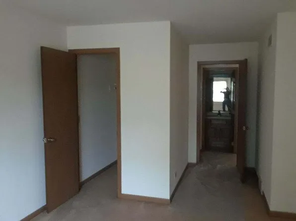 505 Autumn Ct #203, Elgin, IL 60123