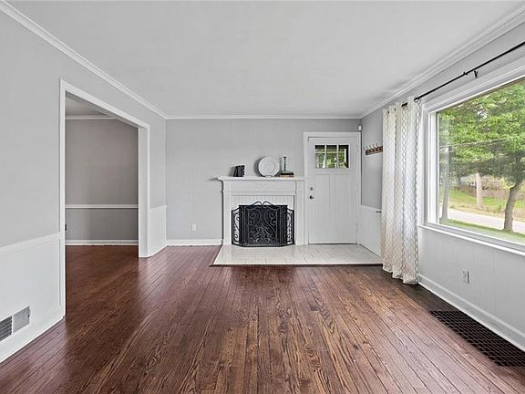 5th image of 633 E 96th St