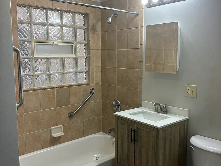 7916 S Parnell Ave #1 — Photo 5
