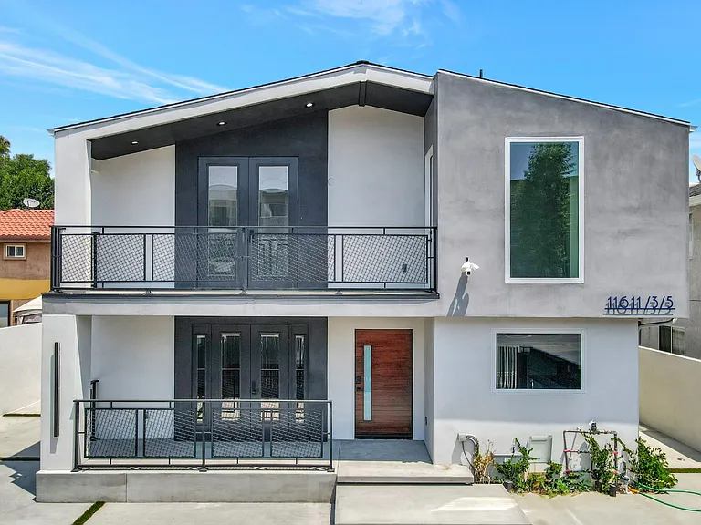 11611 Burbank Blvd — Photo 11