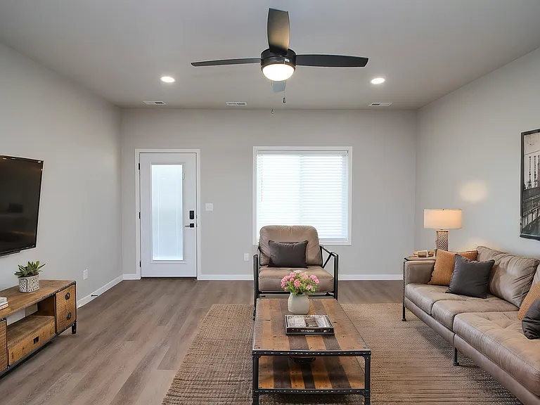 River Park Townhomes — Photo 10