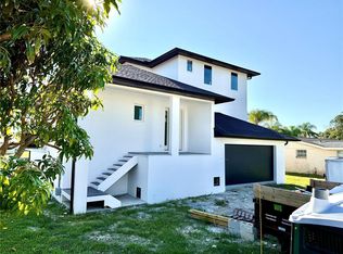 9832 Island Harbor Dr, Port Richey, FL 34668